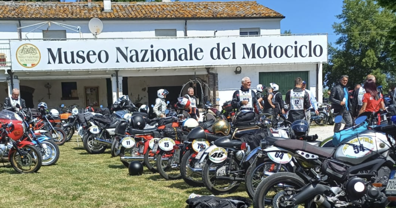 Raduno di moto d'epoca e mostre scambio